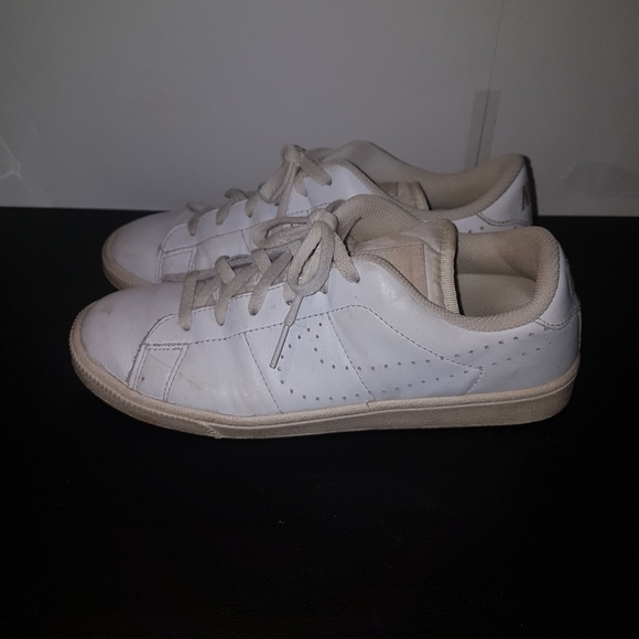 🎾 NIKE TENNIS CLASSIC PREMIUM ALL WHITE GS SIZE 5Y YOUTH SNEAKERS 🎾 - Picture 2 of 7
